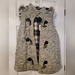 Maurices Women's vest with faux fur hood sz Small